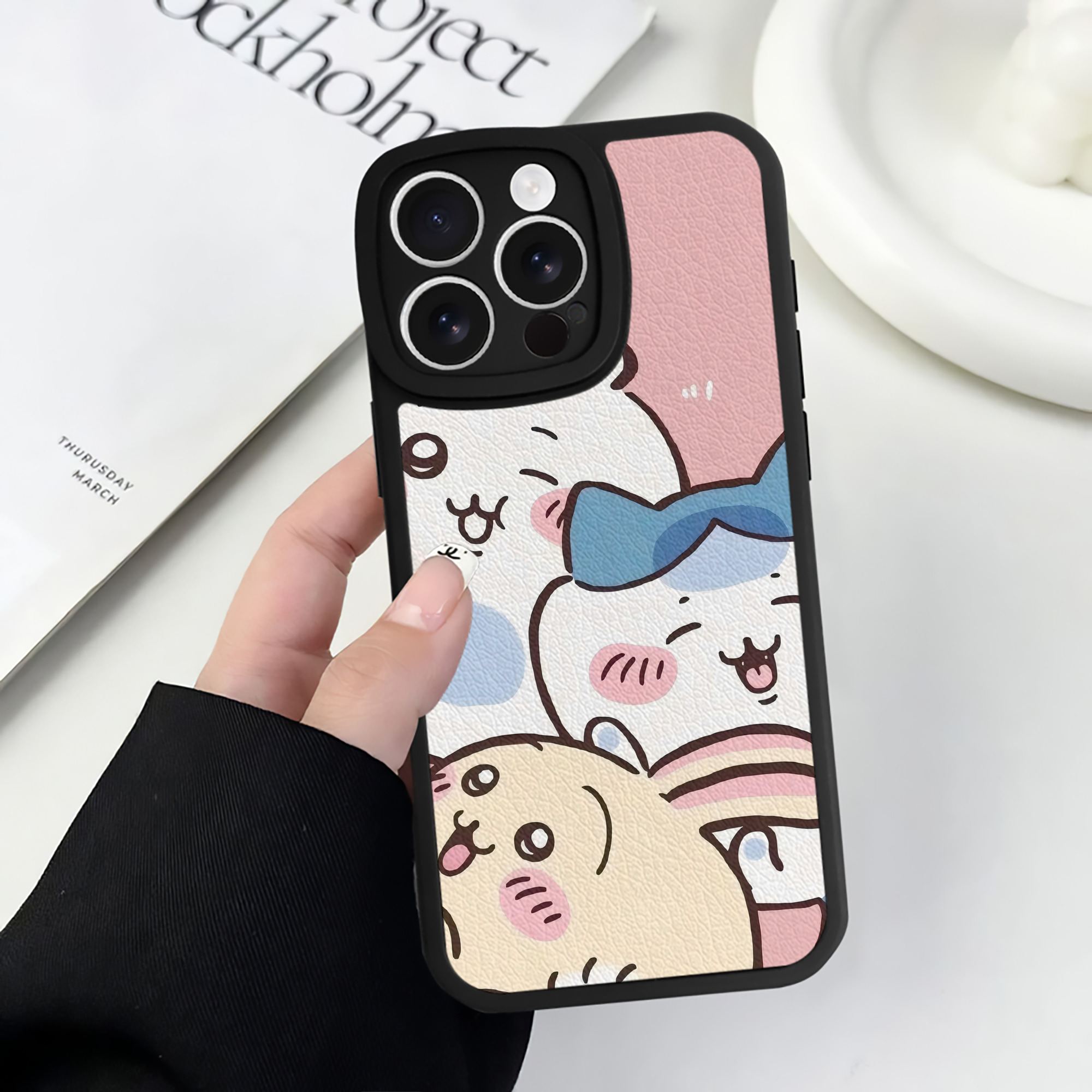 （画像用） ちいかわ Chii-kawa 【iPhone 16シリーズ対応】シリコンスマホケース（レザー調） 材質：シリコン